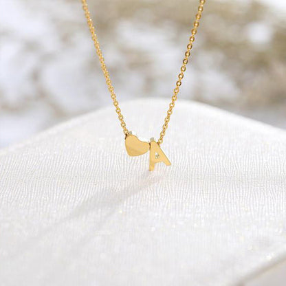 Ria™ | Collar en forma de corazón con iniciales
