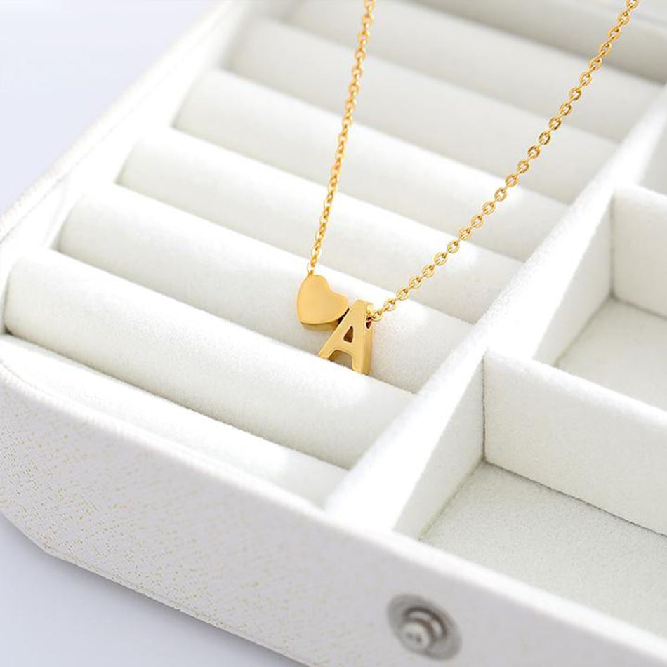 Ria™ | Collar en forma de corazón con iniciales