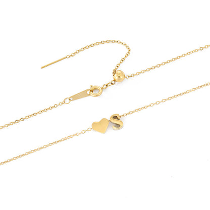 Ria™ | Collar en forma de corazón con iniciales
