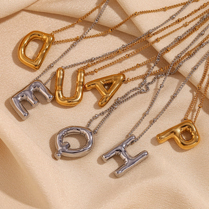 Clarisa™ | Collar con inicial de oro