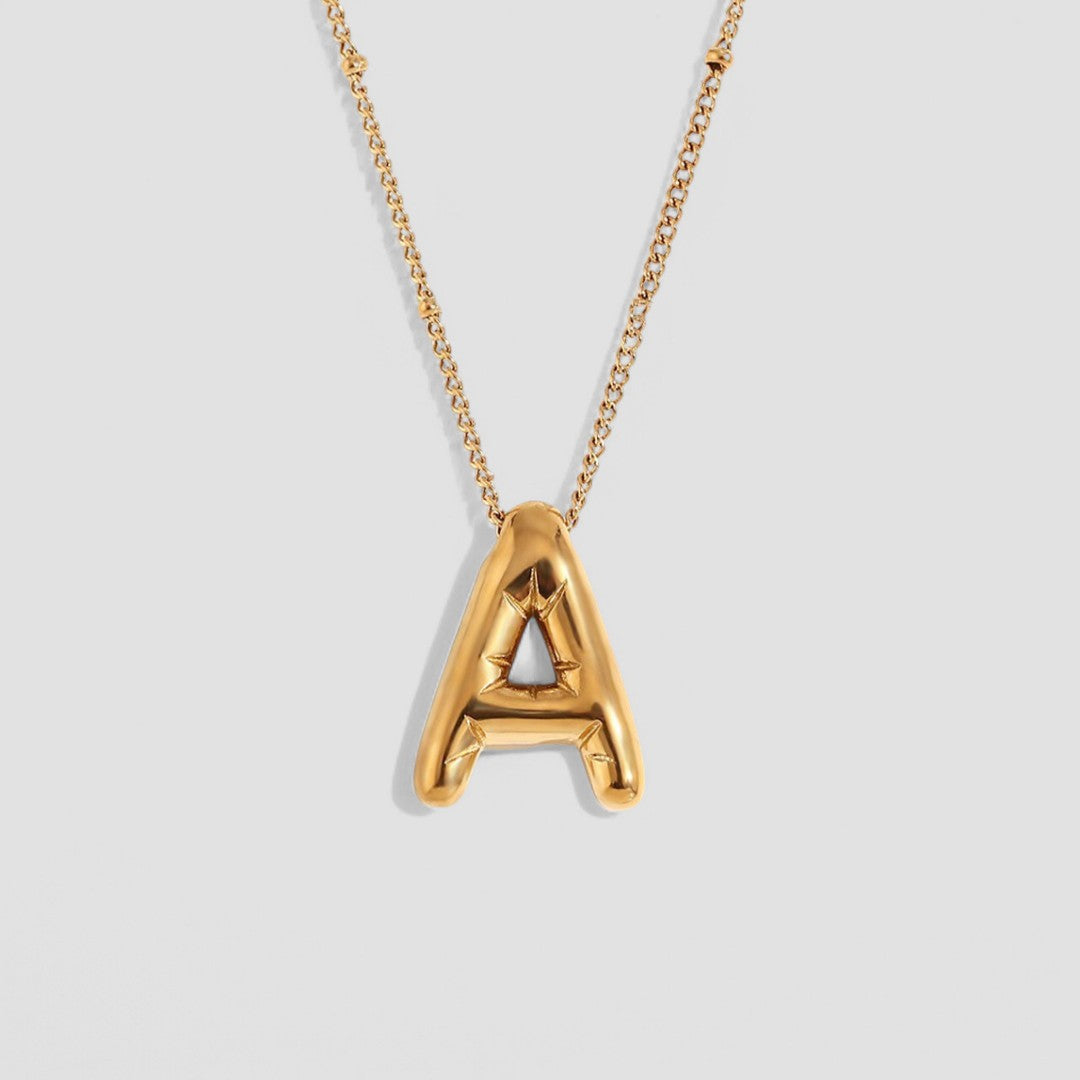 Clarisa™ | Collar con inicial de oro