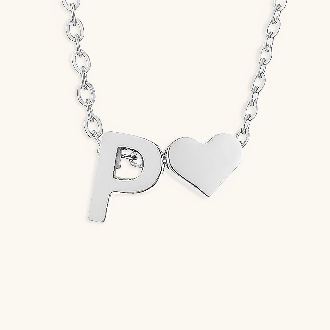 Ria™ | Collar en forma de corazón con iniciales
