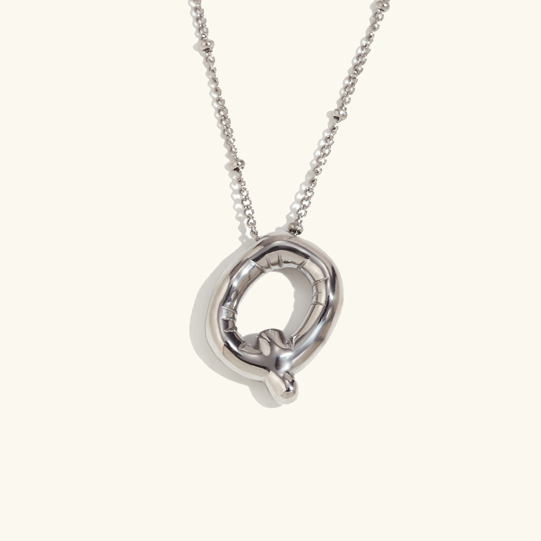 Clarisa™ | Collar con inicial de oro