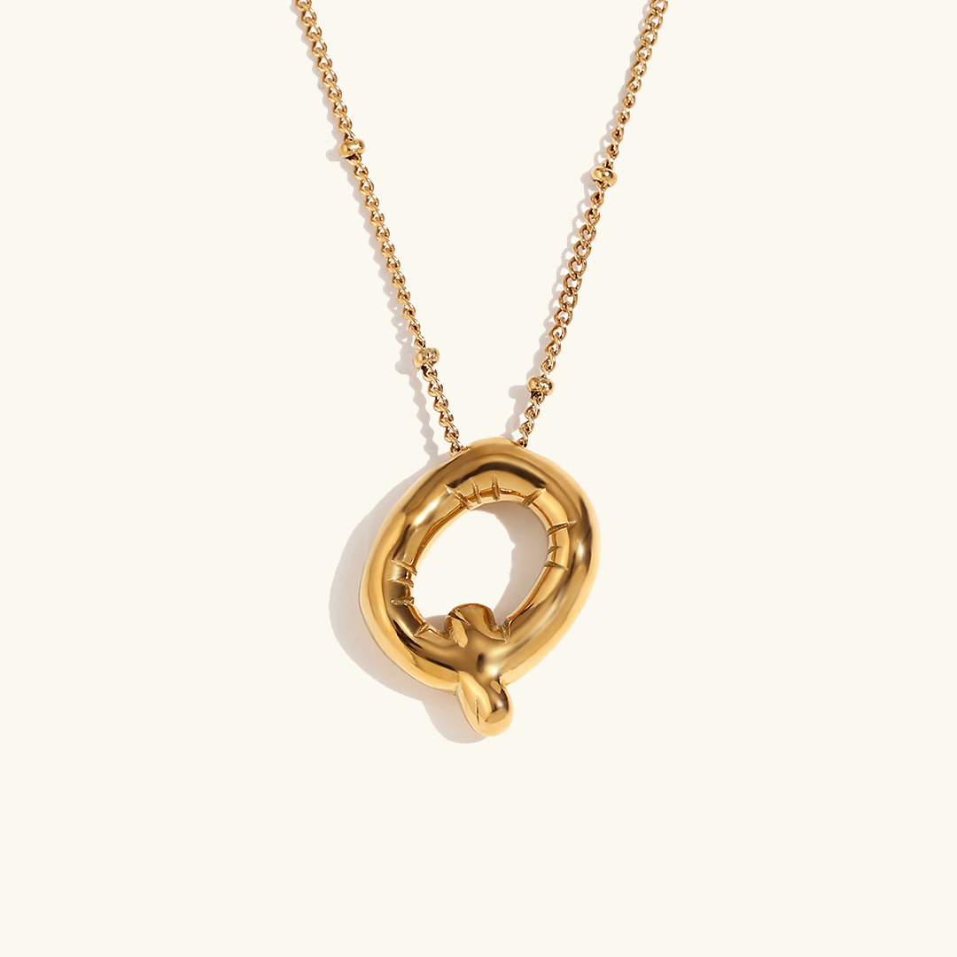 Clarisa™ | Collar con inicial de oro