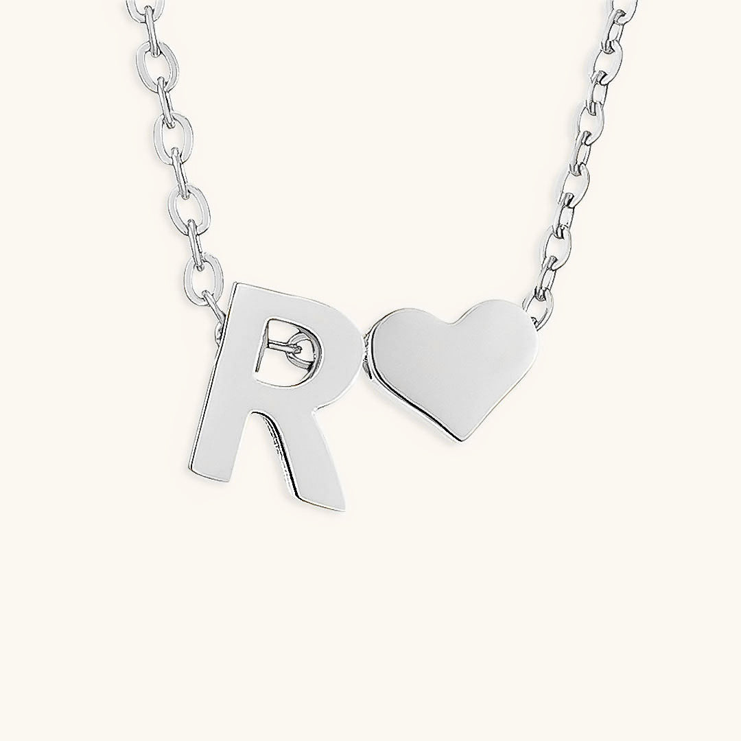 Ria™ | Collar en forma de corazón con iniciales