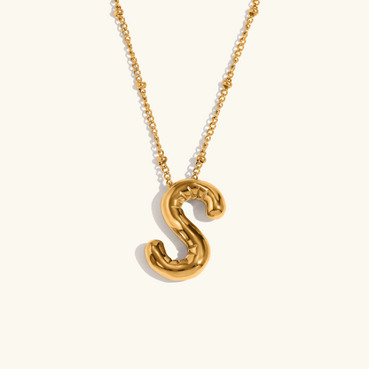 Clarisa™ | Collar con inicial de oro