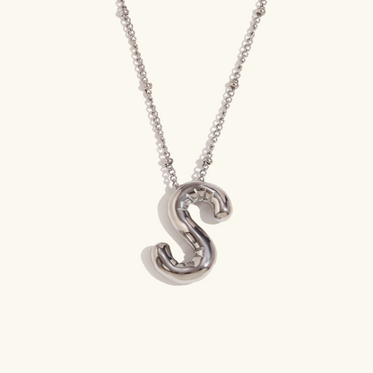 Clarisa™ | Collar con inicial de oro