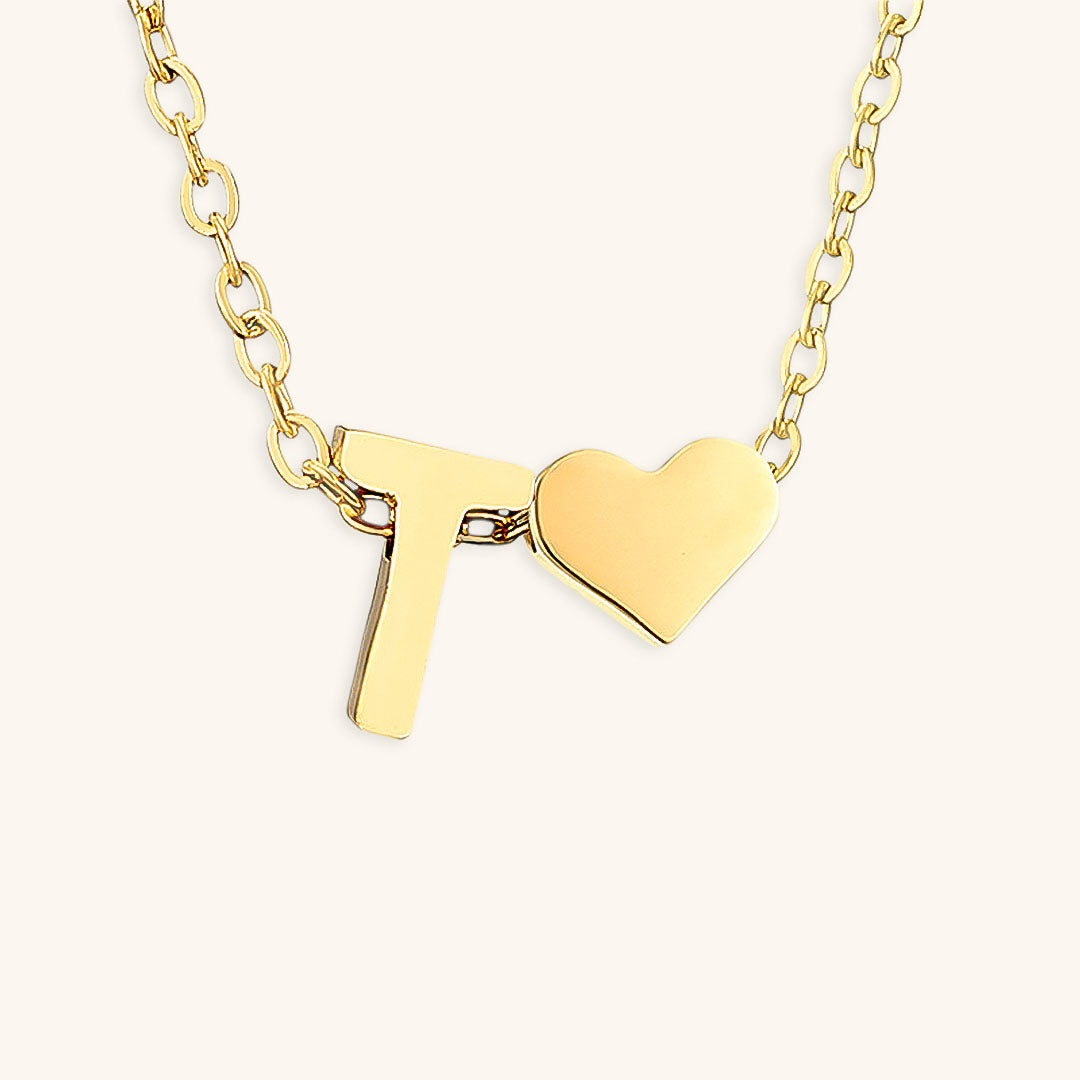 Ria™ | Collar en forma de corazón con iniciales