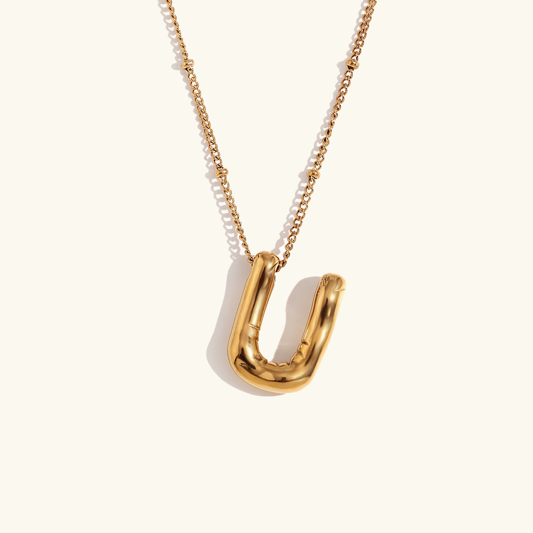 Clarisa™ | Collar con inicial de oro