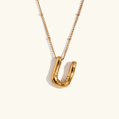 Clarisa™ | Collar con inicial de oro