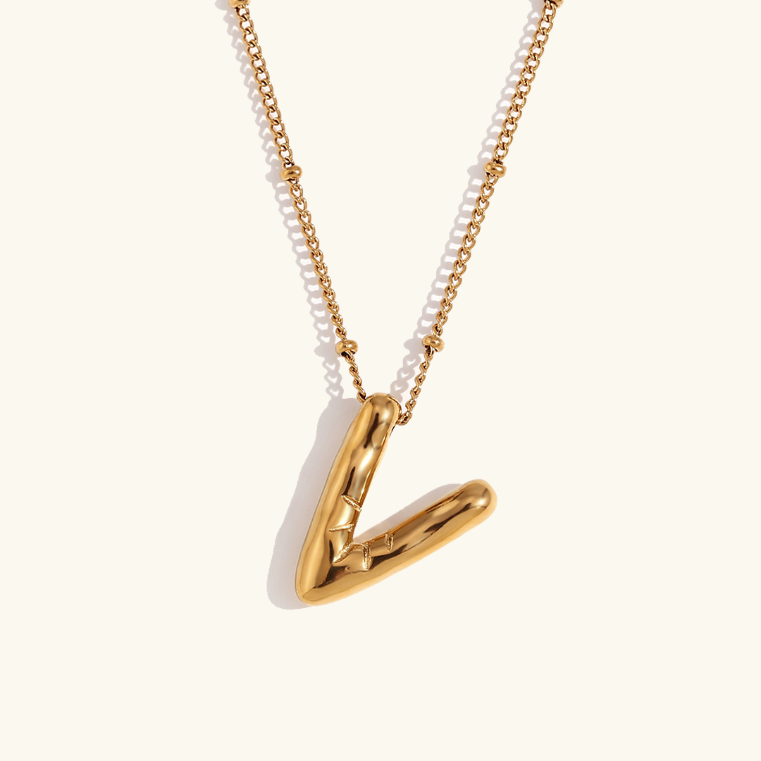 Clarisa™ | Collar con inicial de oro