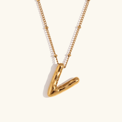 Clarisa™ | Collar con inicial de oro