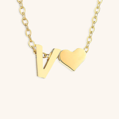 Ria™ | Collar en forma de corazón con iniciales