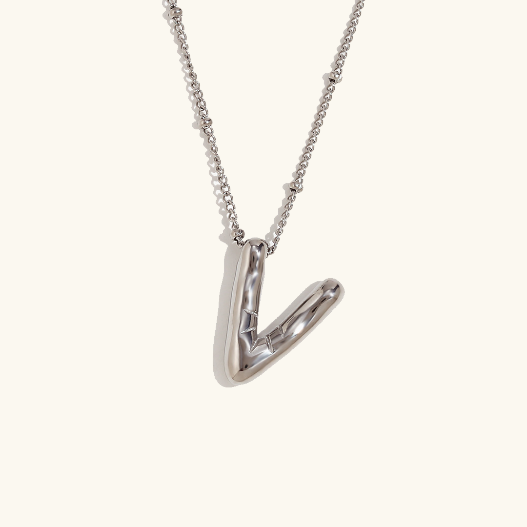 Clarisa™ | Collar con inicial de oro