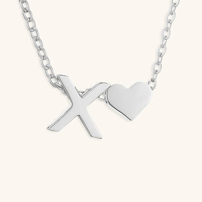 Ria™ | Collar en forma de corazón con iniciales
