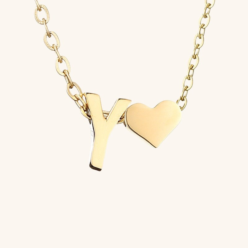 Ria™ | Collar en forma de corazón con iniciales
