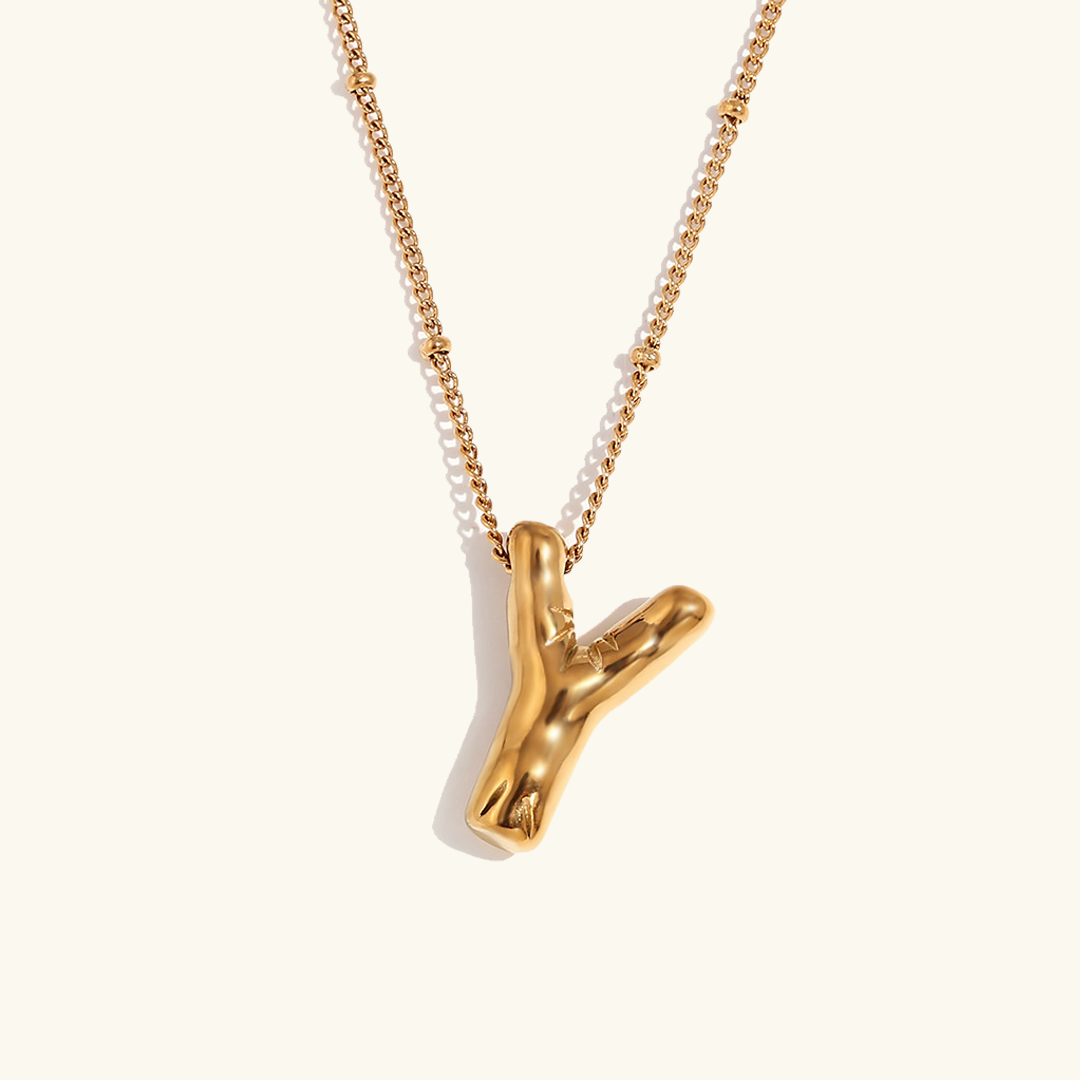 Clarisa™ | Collar con inicial de oro