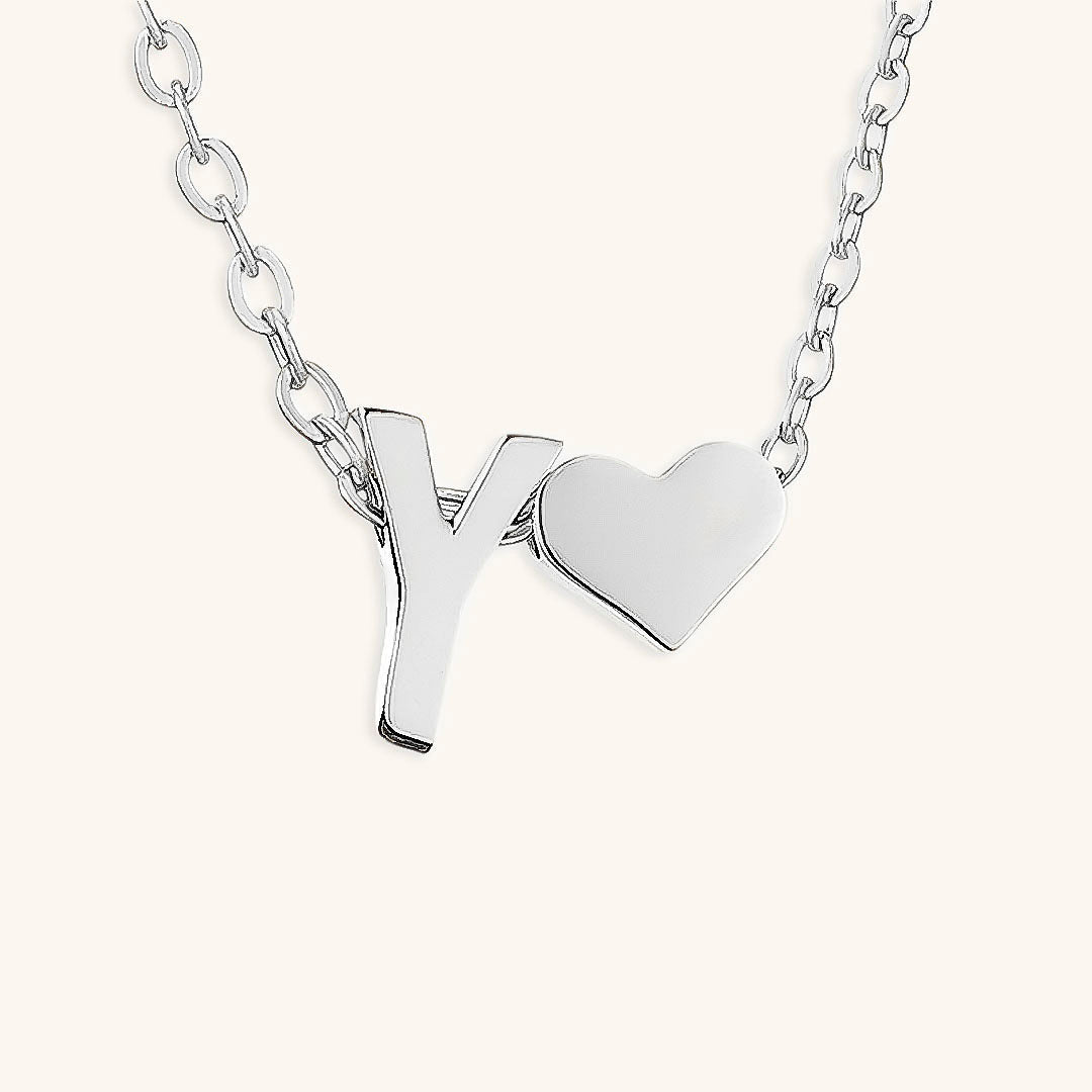 Ria™ | Collar en forma de corazón con iniciales