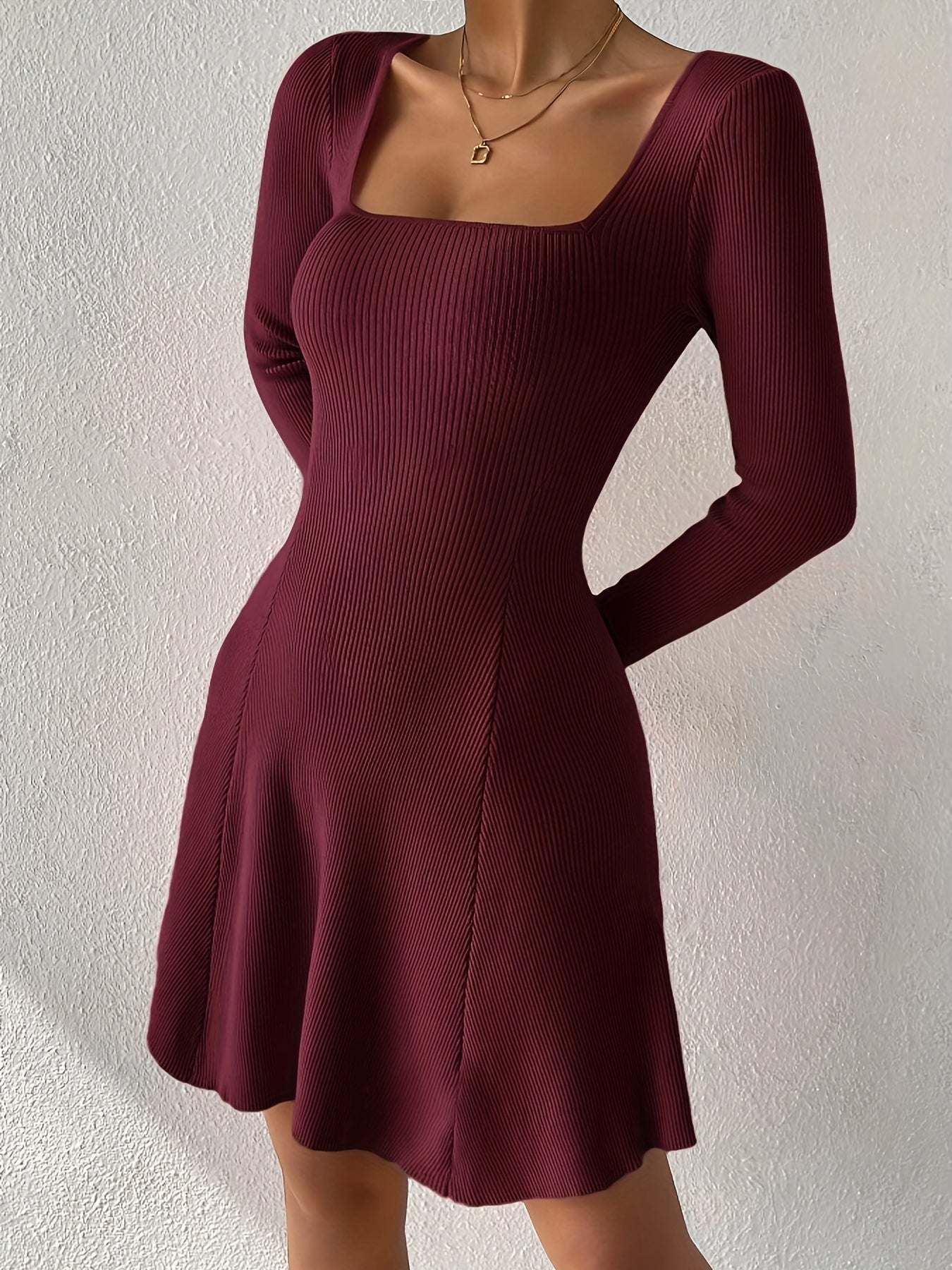 Nova | Vestido de escote cuadrado con falda ancha